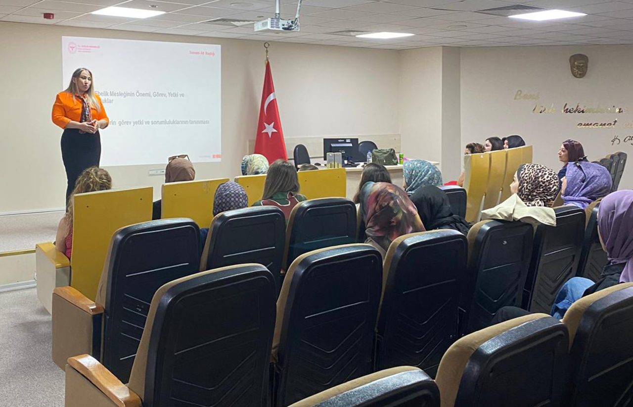 Sivas’ta “Ebeliği Güçlendirme Eğitimleri” Devam Ediyor 