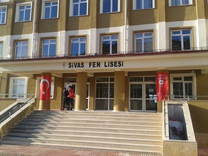 Sivas’ta Öğrencilerin Siyasi Sloganı Müdürü Koltuğundan Etti