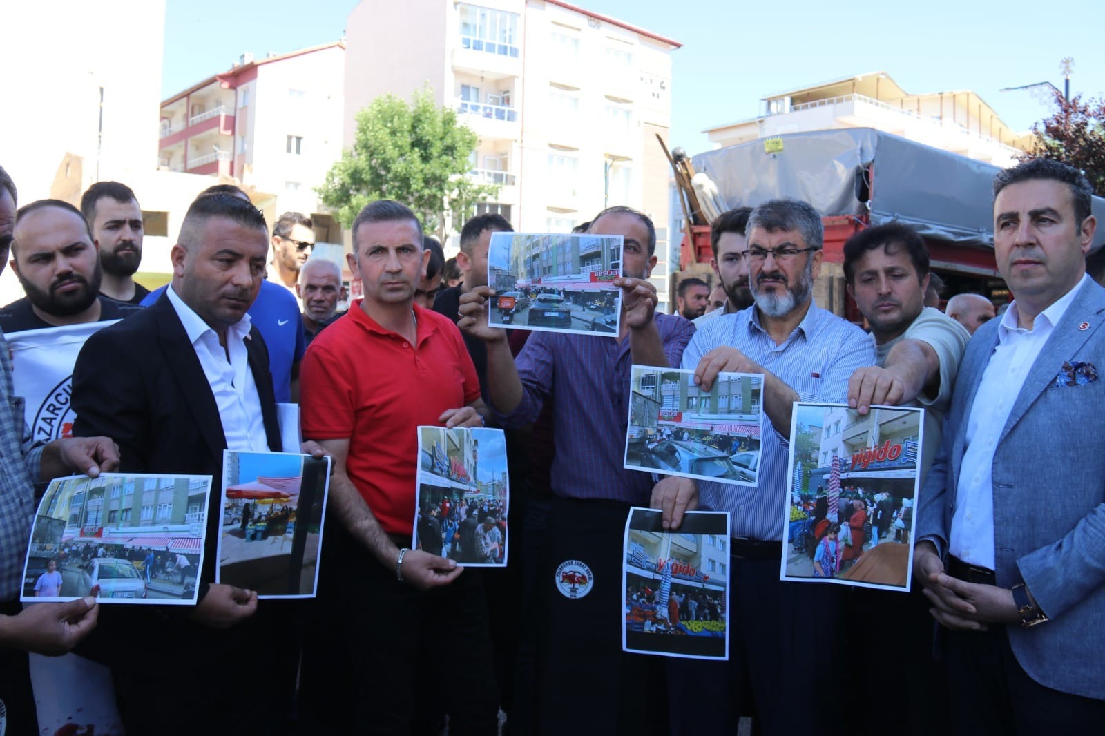 Pazarcılardan Sivas Belediyesi'ne tepki: Pazarcının ekmeğiyle oynamayın!