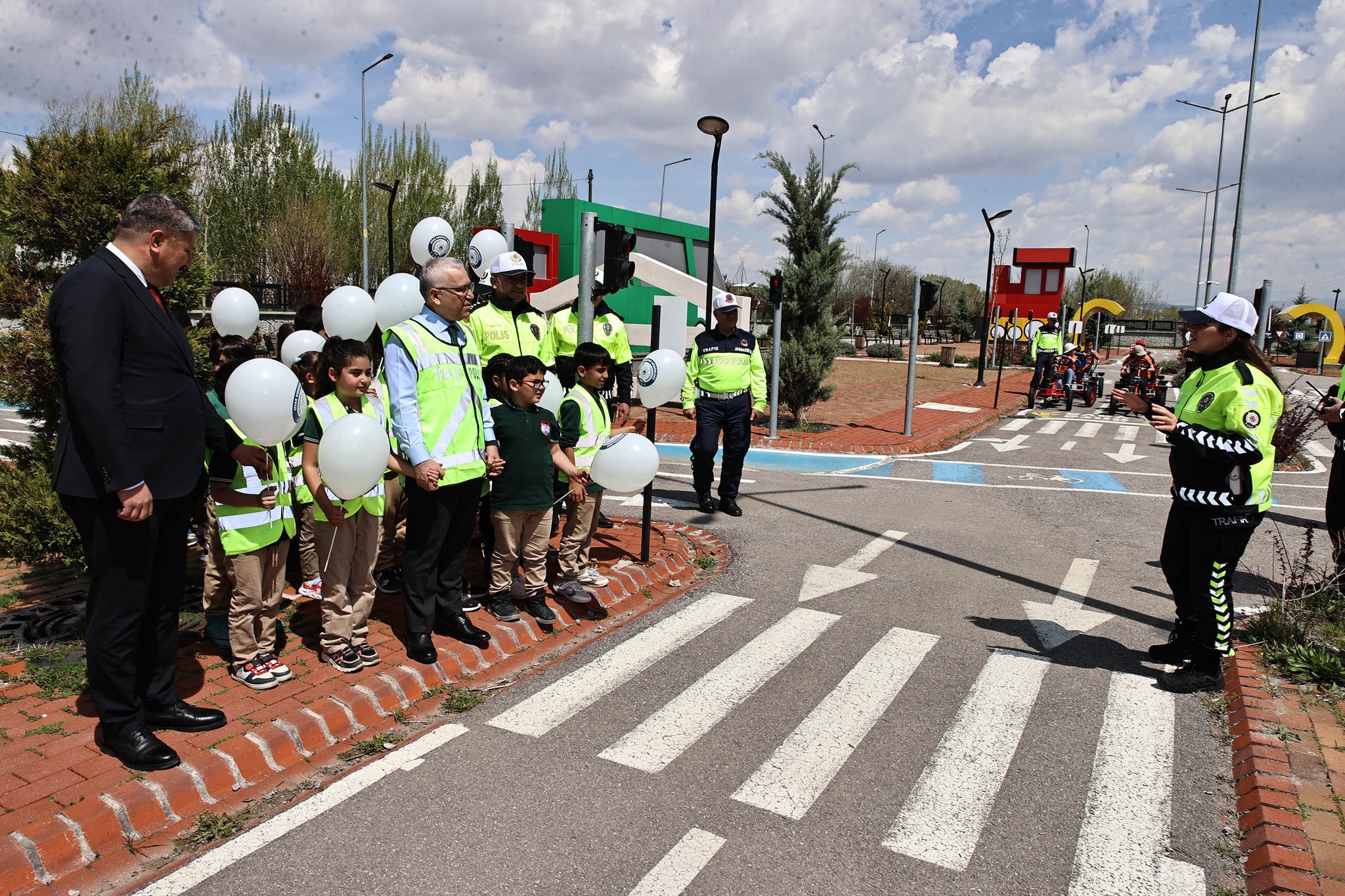 Sivas’ta Minikler Trafik Kurallarını Uygulamalı Olarak Öğreniyor