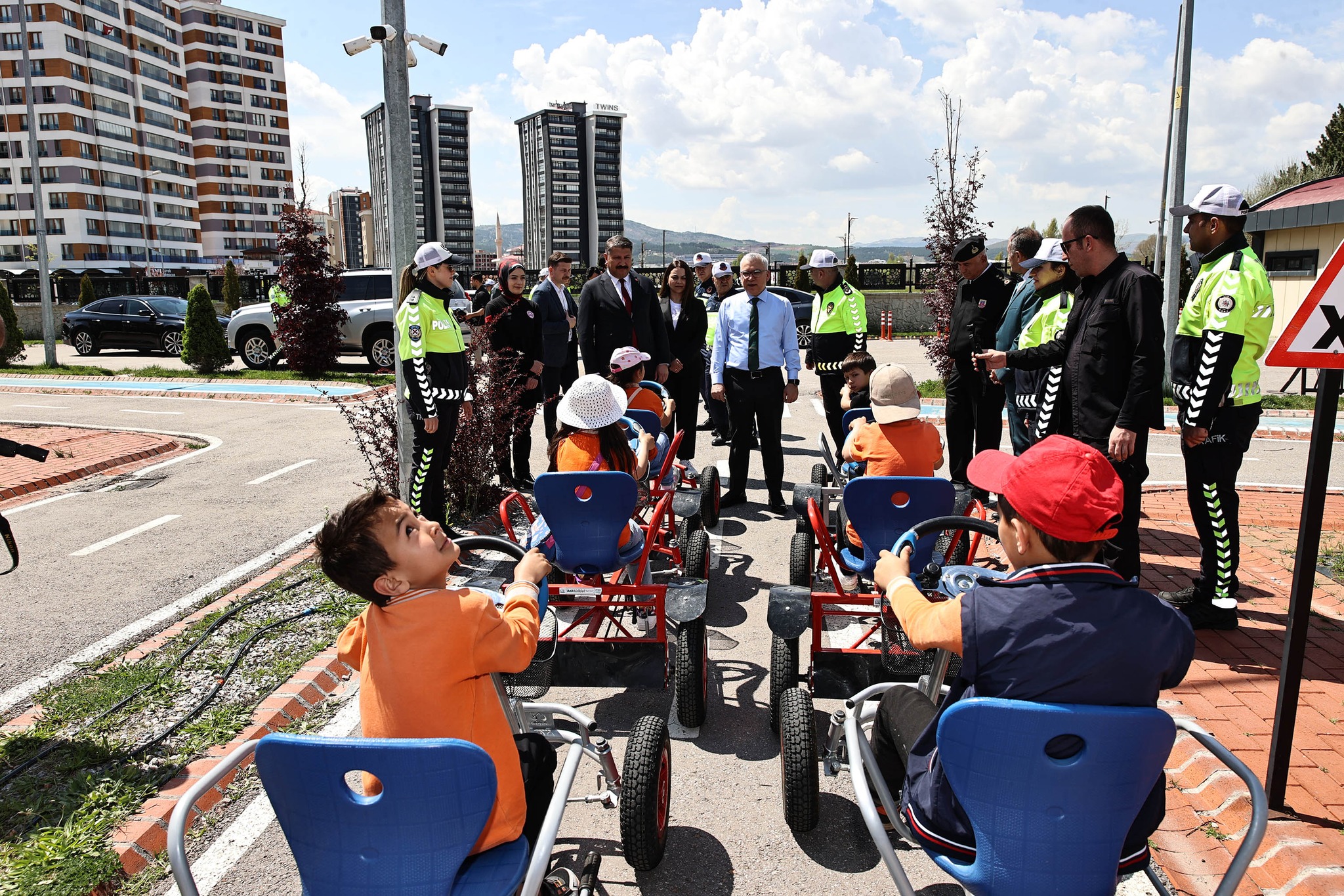 Sivas’ta Minikler Trafik Kurallarını Uygulamalı Olarak Öğreniyor