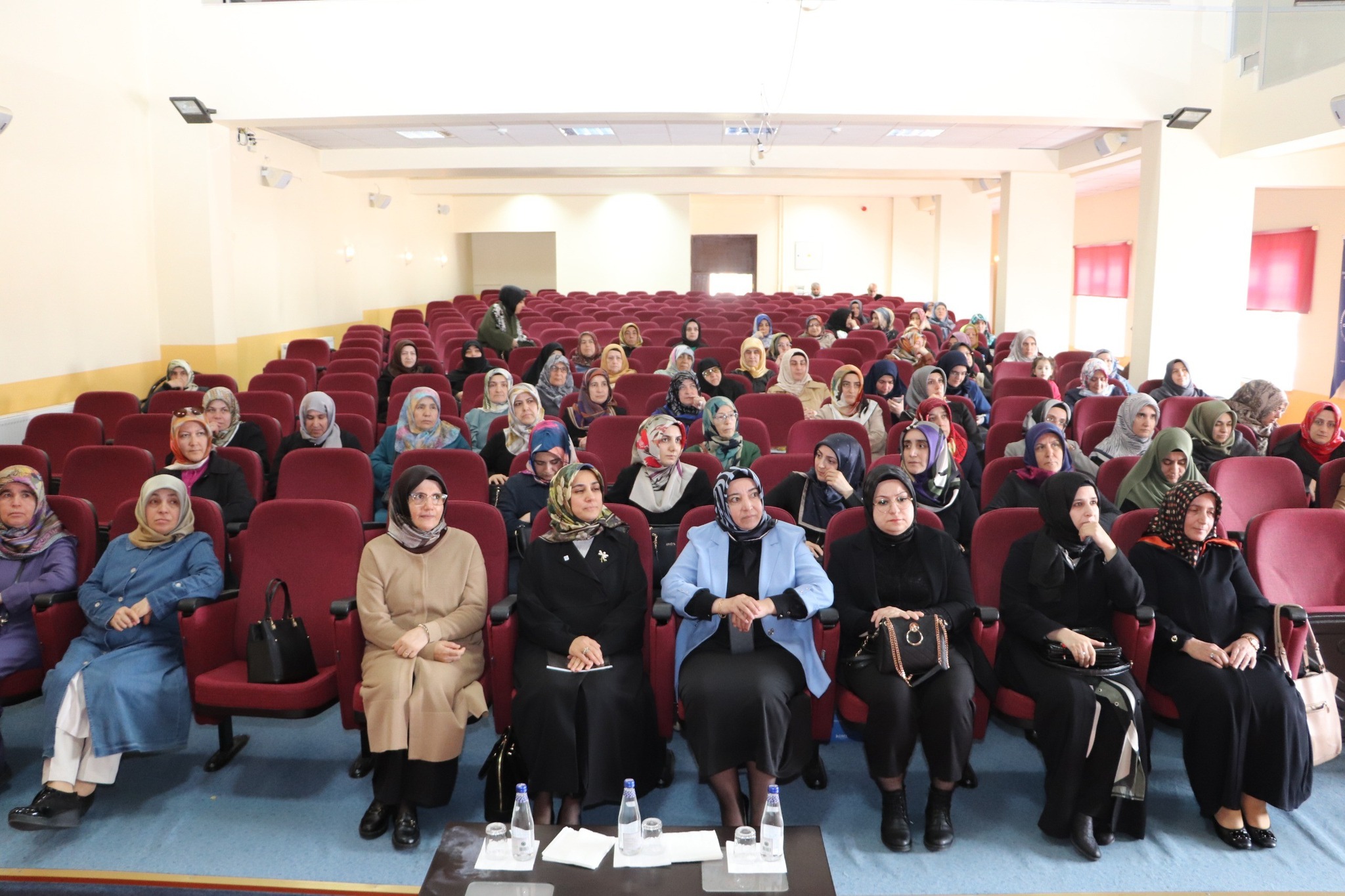 Diyanet Müşaviri Kahyaoğlu  konferans verdi