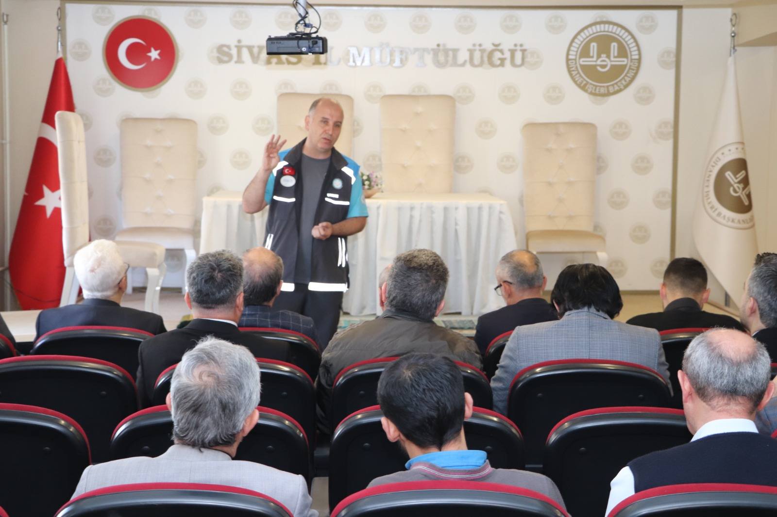 Sivas'ta din personeline ilk yardım eğitimi 