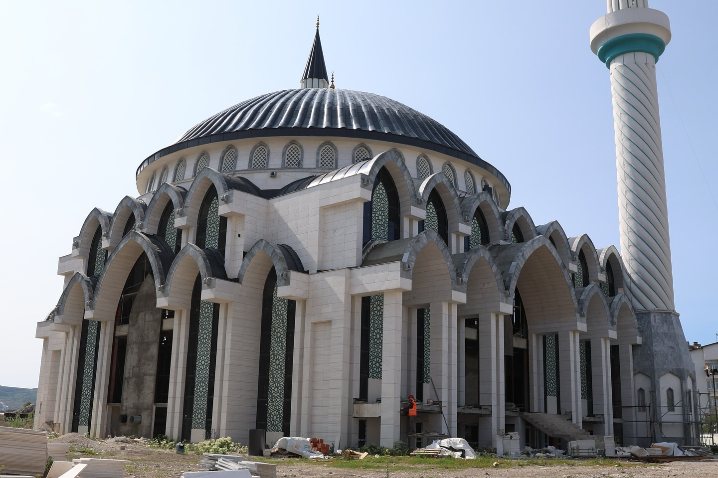Emmioğlu’ndan Sivas’a cami