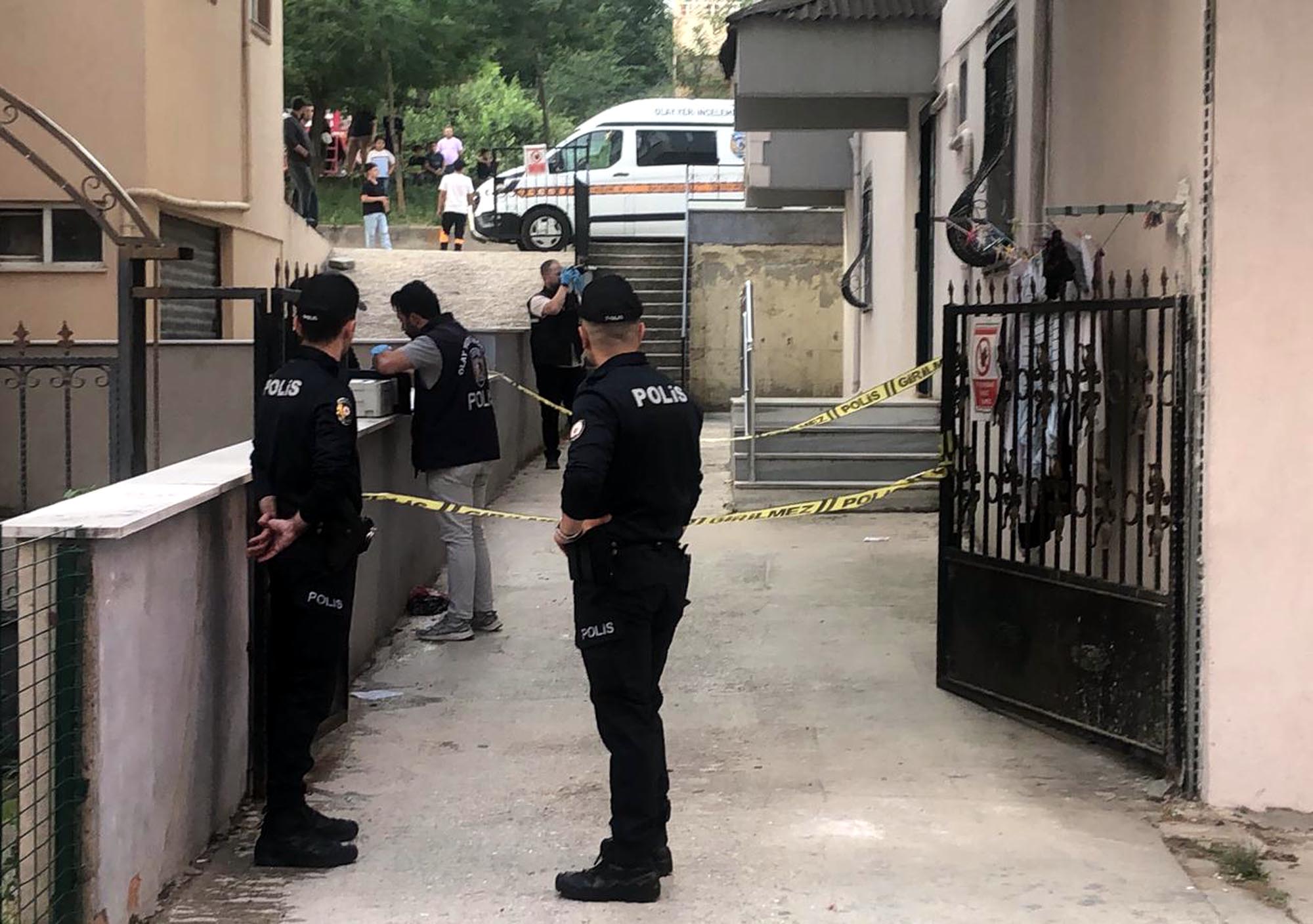 5'inci katın penceresinden düşen bebek hayatını kaybetti 