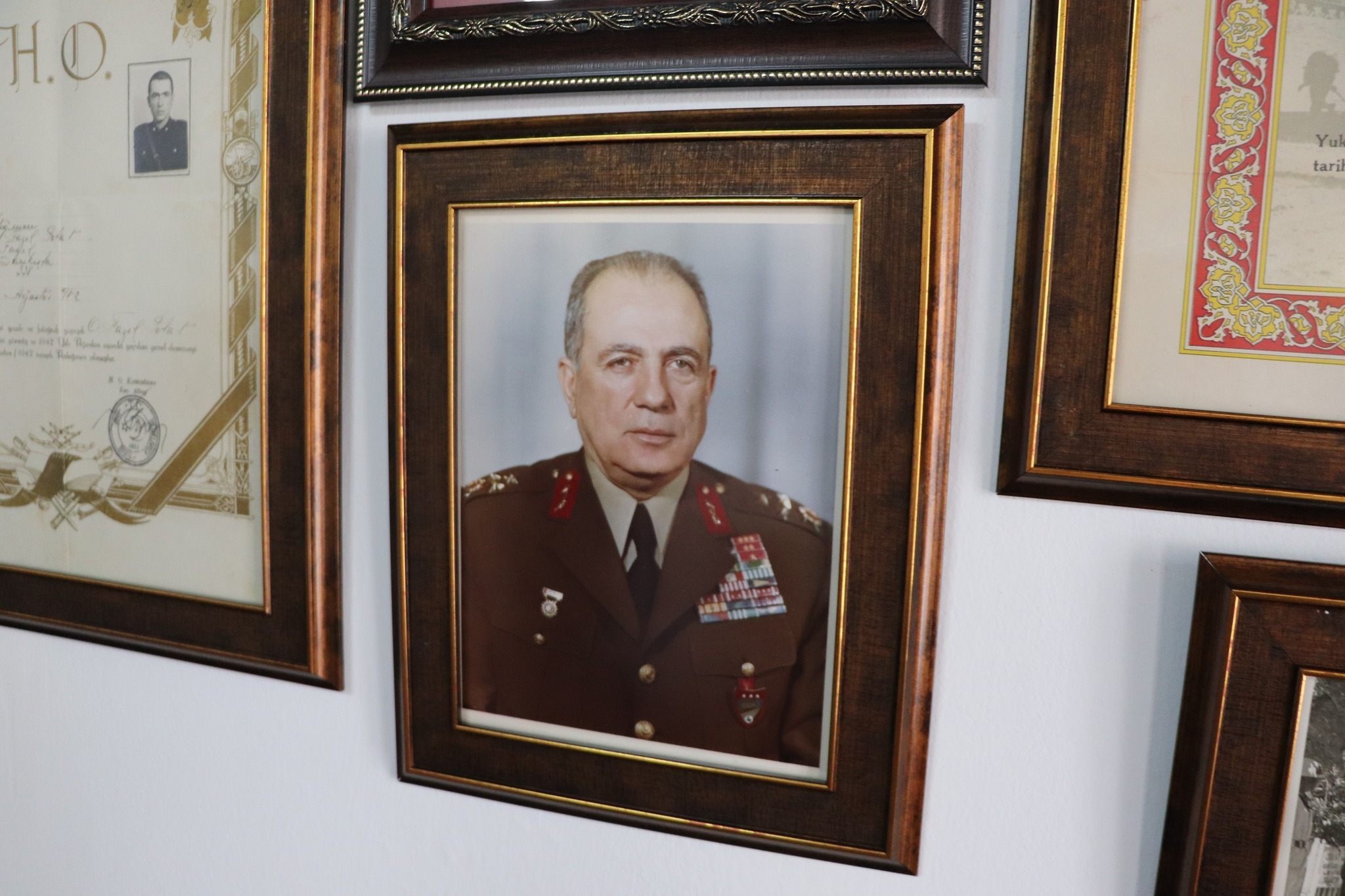 Emekli Korgeneral Polat, Sivas'ta mezarı başında anıldı