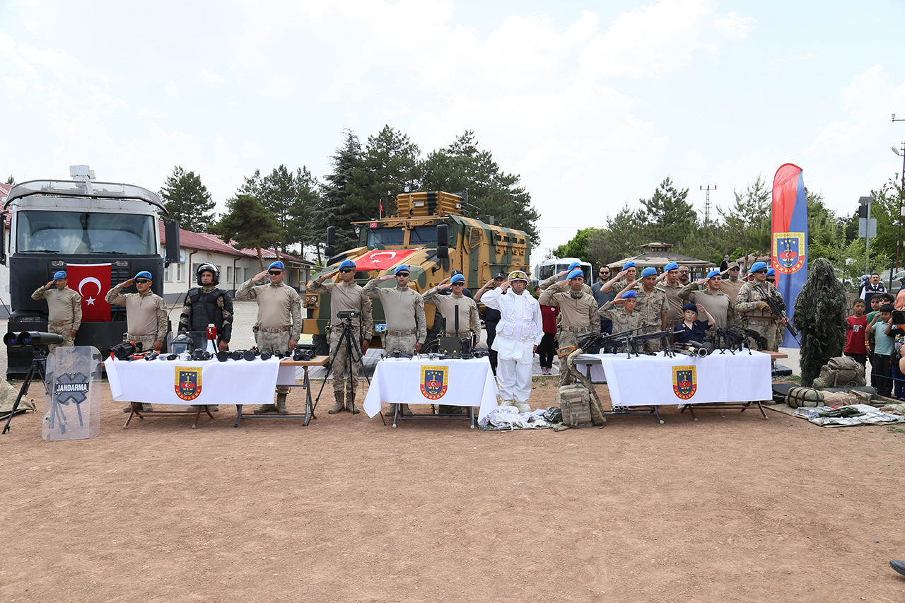 Gemerek'te öğrencilere jandarma tanıtıldı