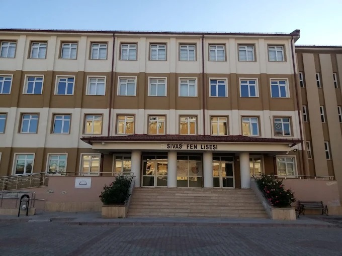 Fen Lisesi ve Selçuk’ta Liyakat Alarmı! Veliler Ayakta