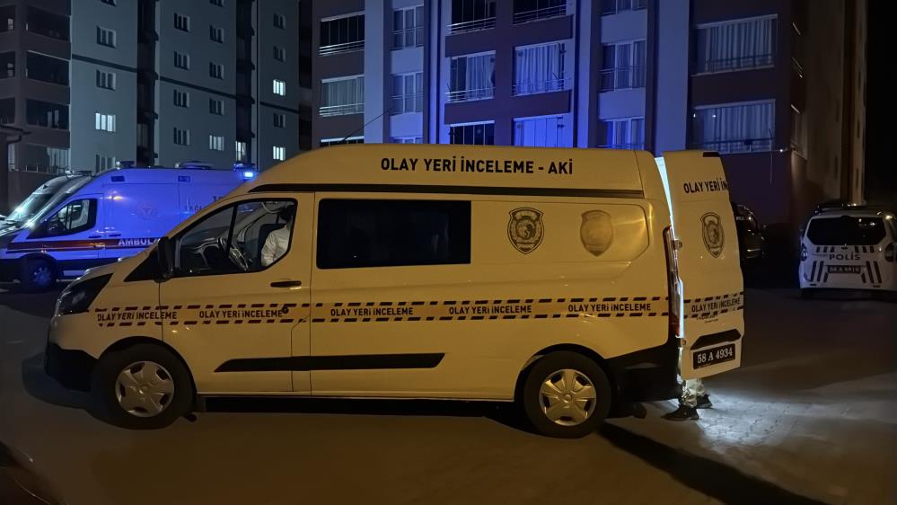 Sivas'ta İki kardeş boğazları kesilmiş olarak bulundu