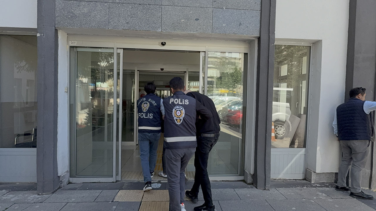  Sivas'ta Çalıntı Araç Çetesine Operasyon
