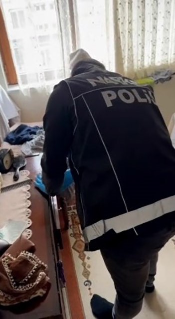 Sivas'ta Sosyal Medyada Uyuşturucu Pazarlayan 8 Şahıs Tutuklandı