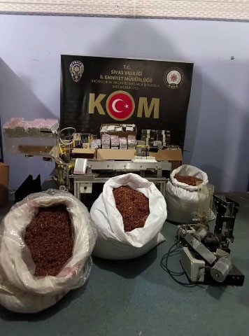 Sivas'ta kaçak sigara üreten depoya baskın!-2