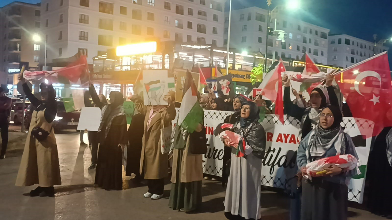 SCÜ'lü öğrencilerden bebek katili İsrail'e anlamlı protesto