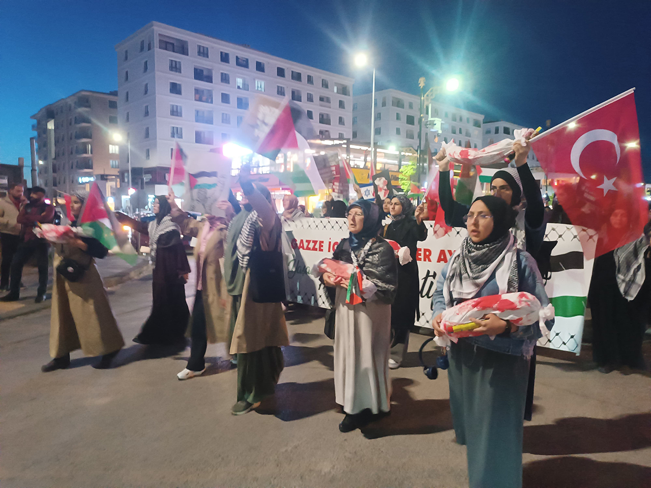 SCÜ'lü öğrencilerden bebek katili İsrail'e anlamlı protesto