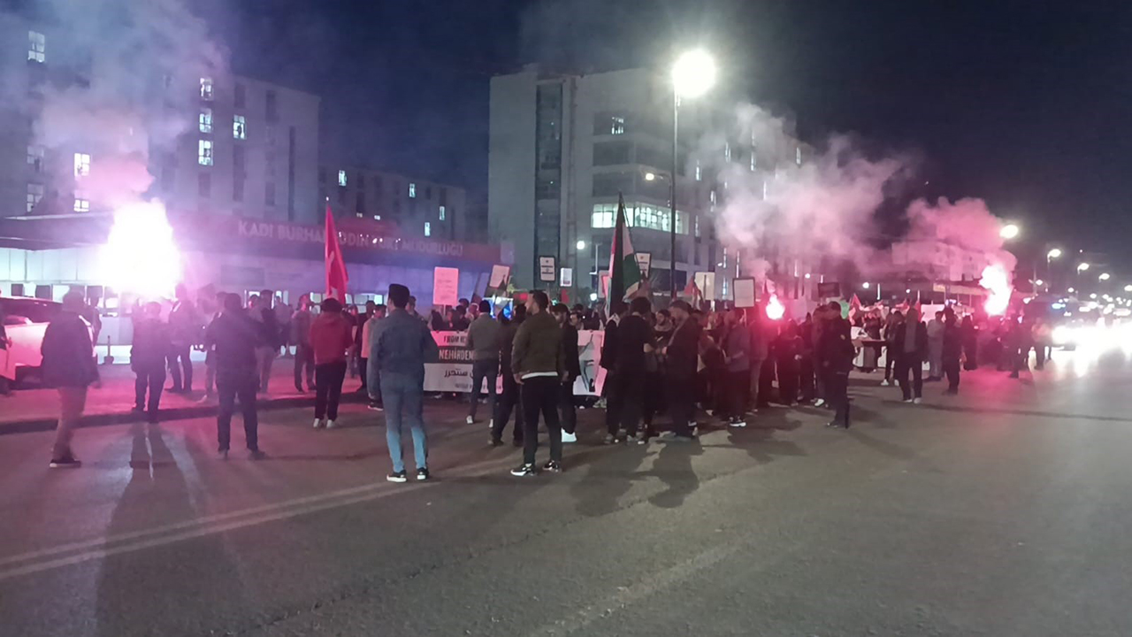 SCÜ'lü öğrencilerden bebek katili İsrail'e anlamlı protesto