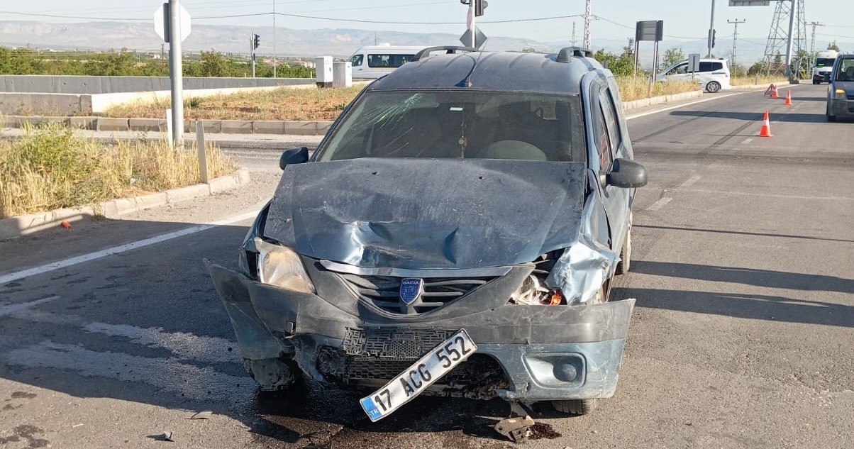 Işık ihlali kazayı beraberinde getirdi! Sivas yolunda kaza! 