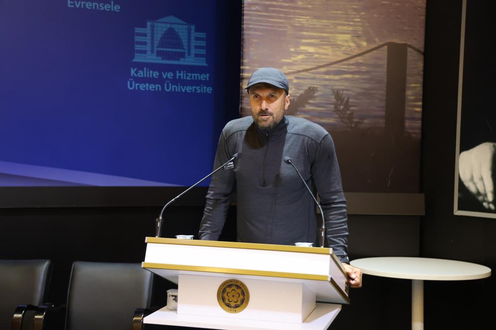 Panele 3 kurtla katıldı 