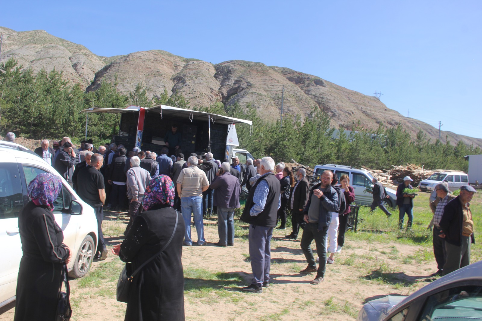 Sivaslı Çiftçilere Fide Tohumu 