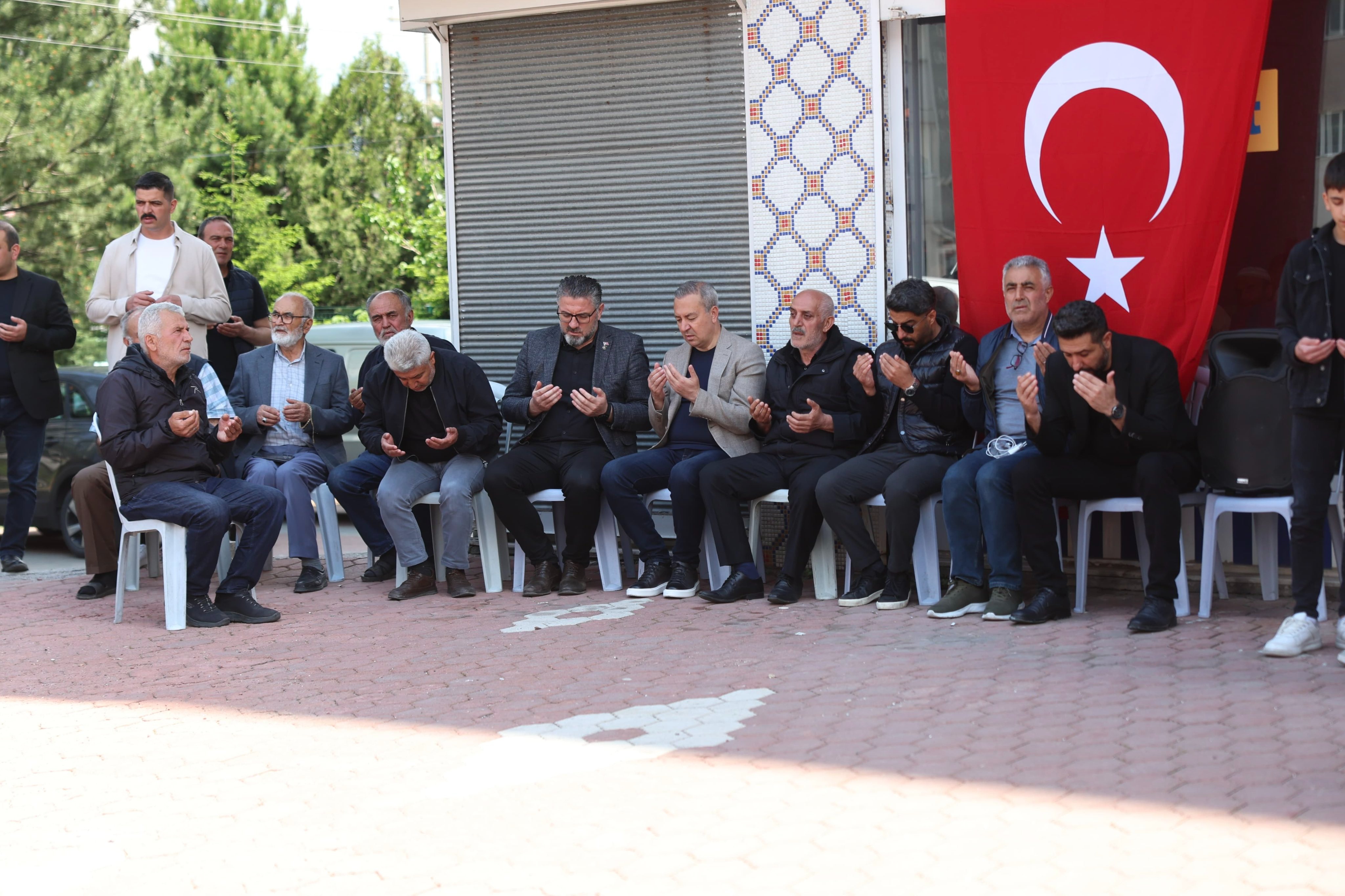 Adem Uzun'dan Şehit Ailesine Ziyaret 