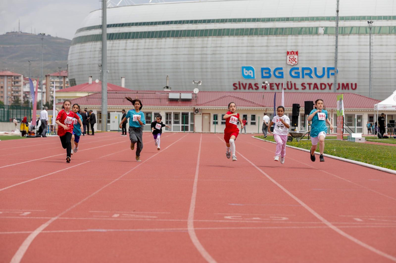 Sivas’ta Atletizm Şenliği!