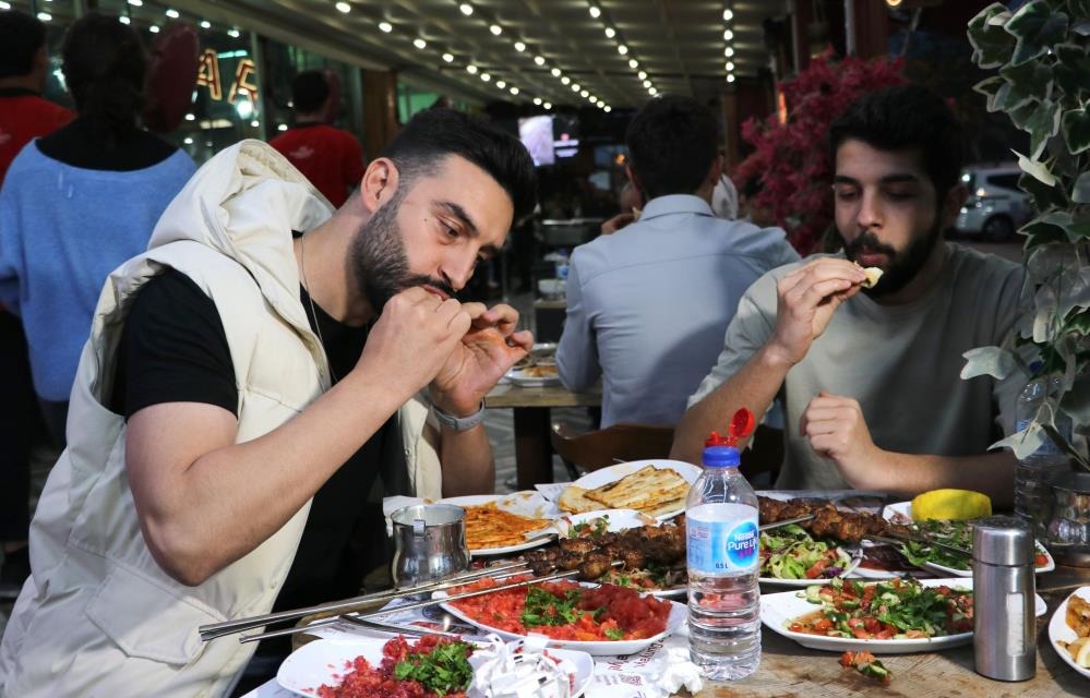 Adanalı Kebap ustaları Sivaslılara resti çekti: Kimsenin gücü yetmez! 
