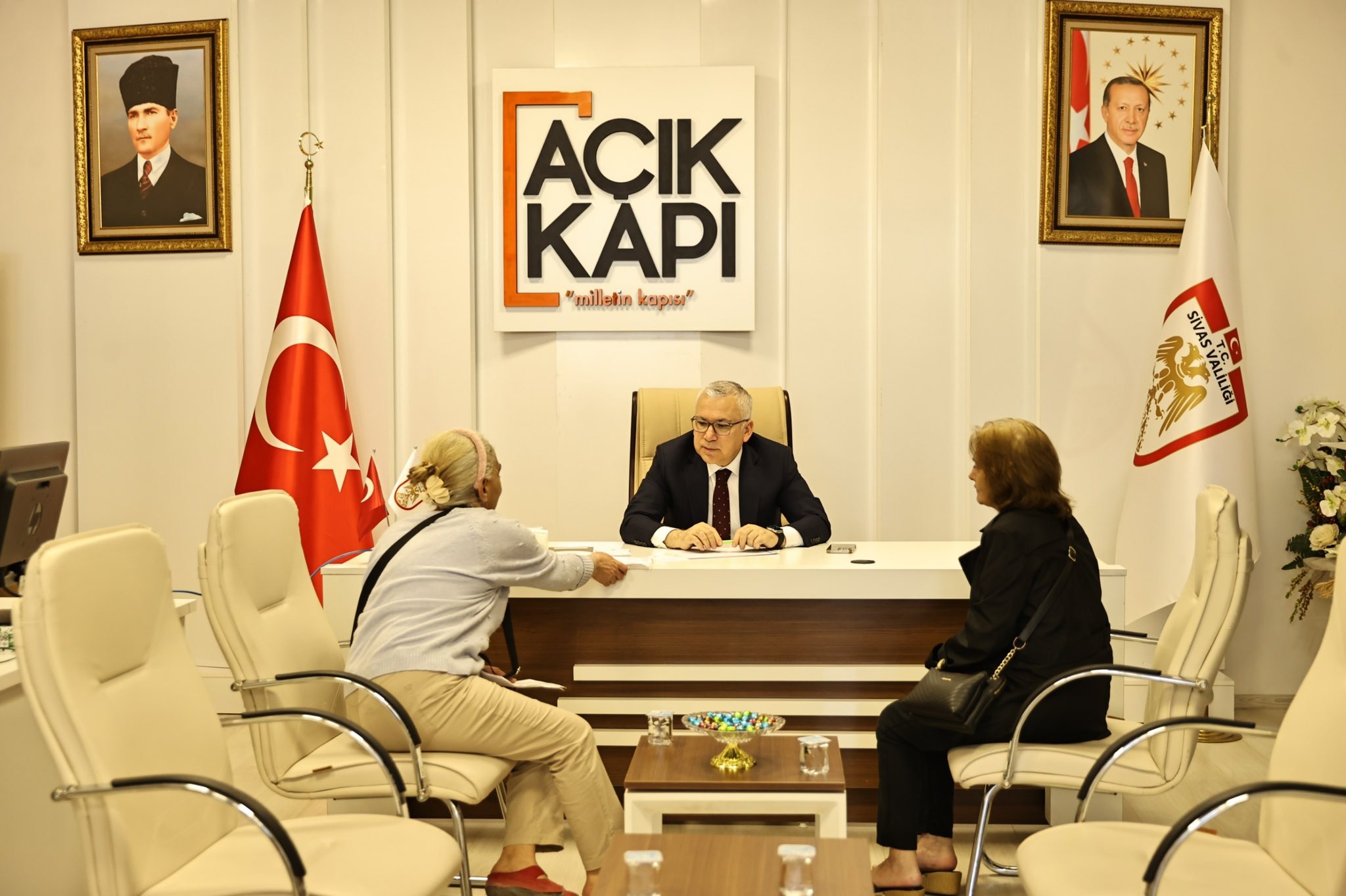 Sivas'ta sorunlar 'Açık Kapı'da konuşuluyor! 