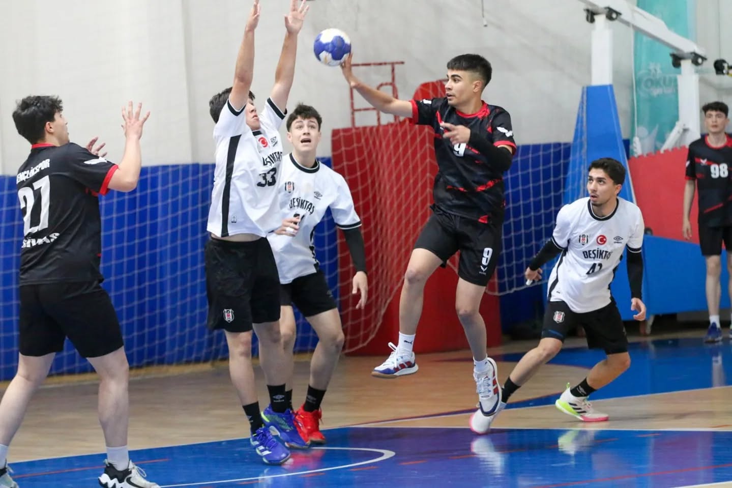 Hentbol heyecanı Sivas’ta başladı