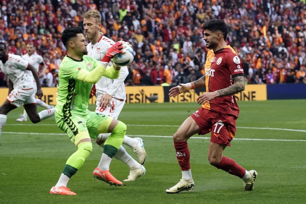 İlk yarı sonucu: Galatasaray: 4- Sivasspor:1
