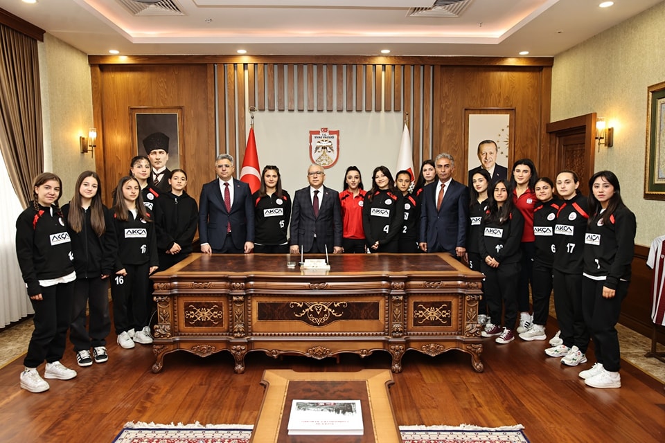 Kadın Sporculardan Vali Şimşek’e Ziyaret
