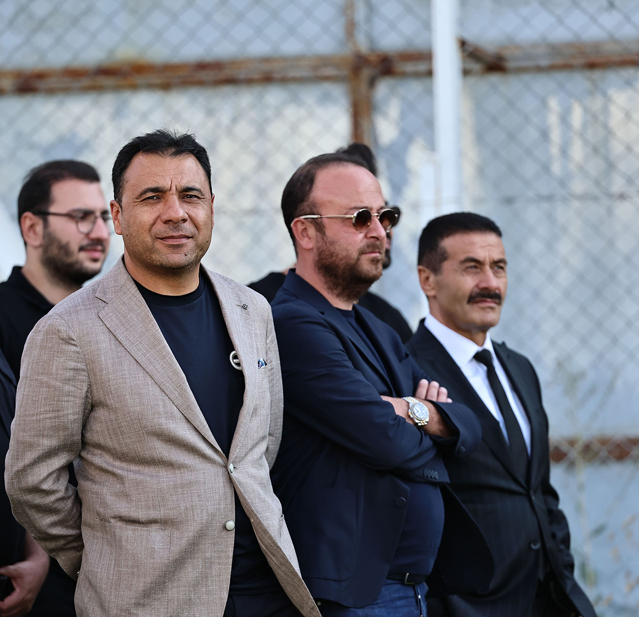 Kırmızı-Duvar'dan Sert Tepki: Yönetim İstifaya Çağrıldı