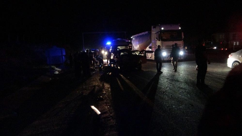 Malatya Sivas Yolunda 2 Otomobil Çarpıştı 