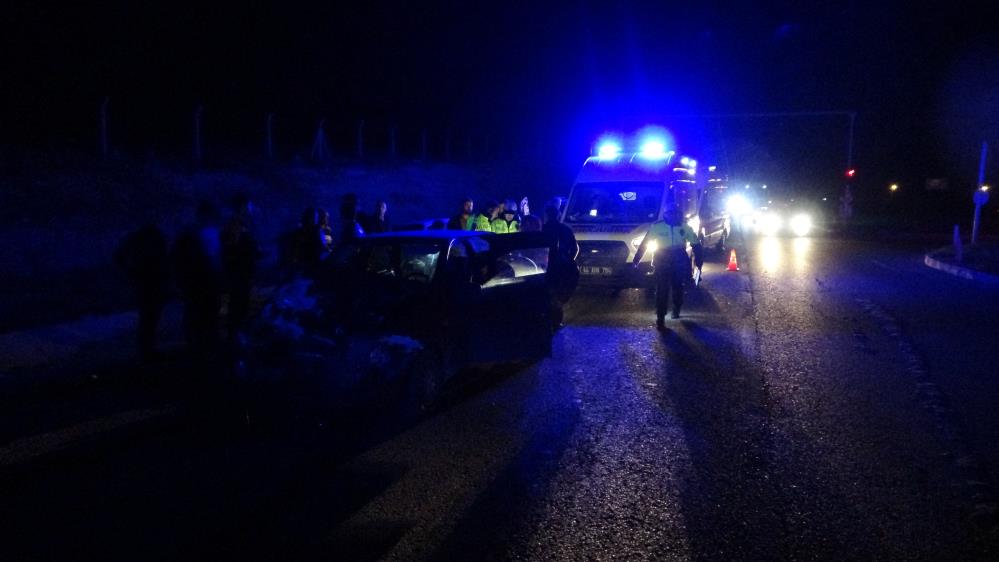 Malatya Sivas Yolunda 2 Otomobil Çarpıştı