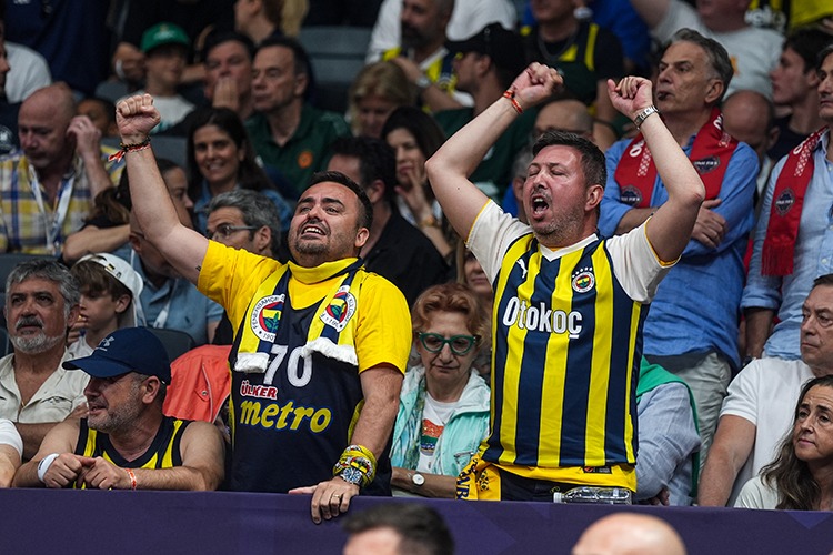 Fenerbahçe finalde! İkinci şampiyonluk için parkeye çıkacak! 