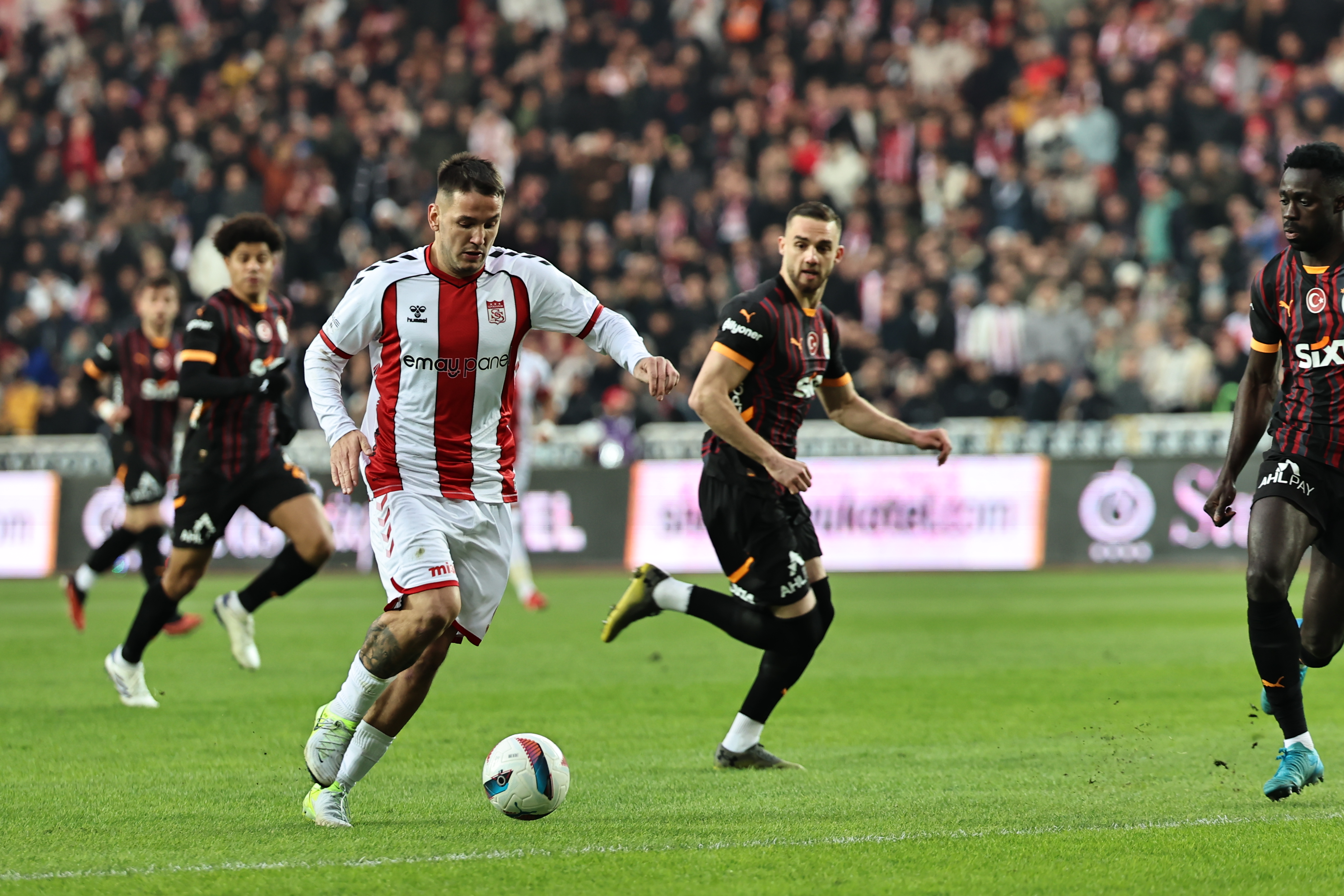 Rams Park’ta kritik maç!