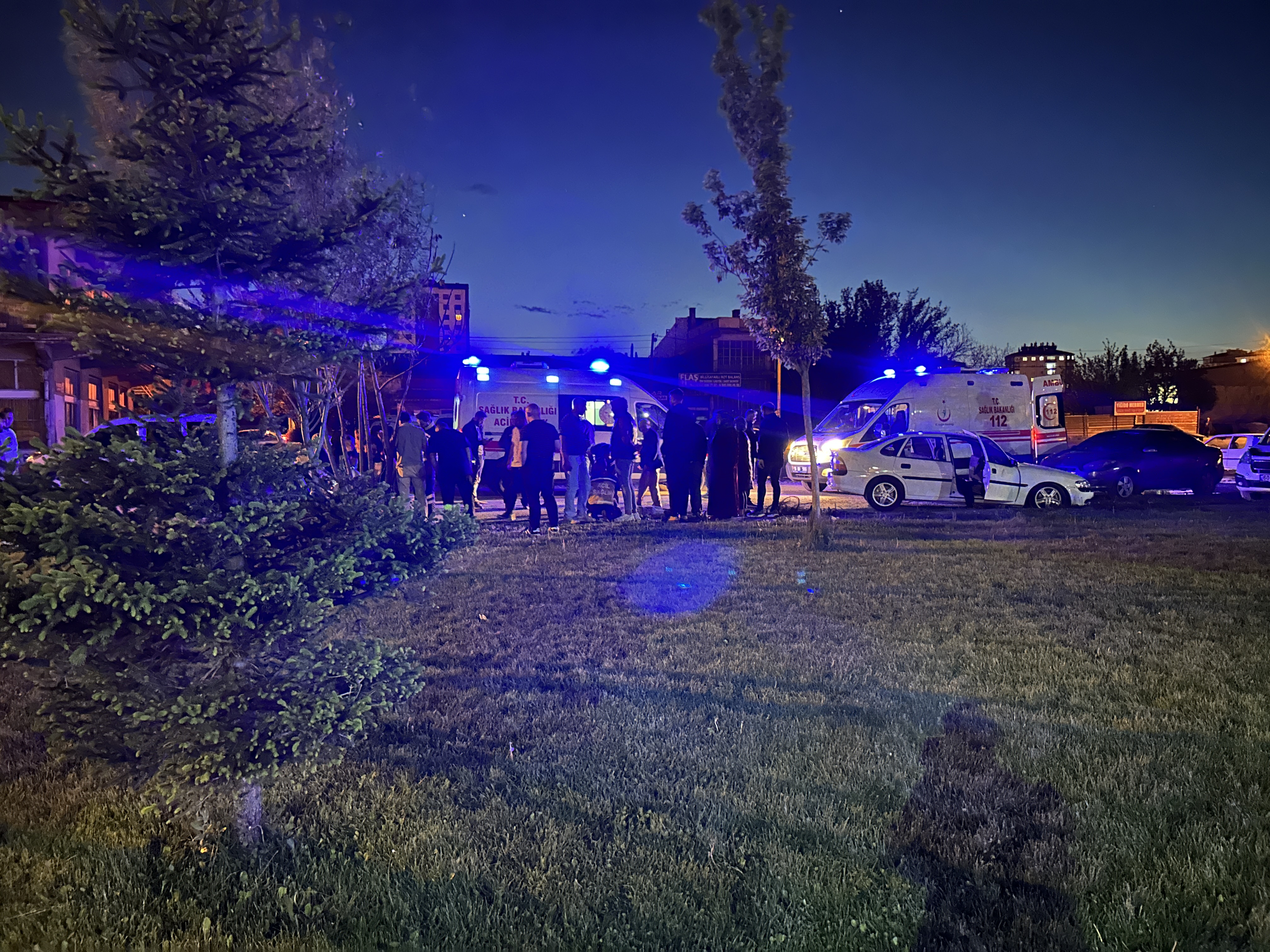 Sivas'ta tabanca ve bıçaklı kavga: 4 yaralı