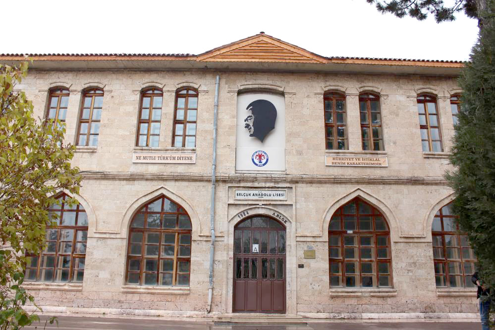 Fen Lisesi ve Selçuk’ta Liyakat Alarmı! Veliler Ayakta