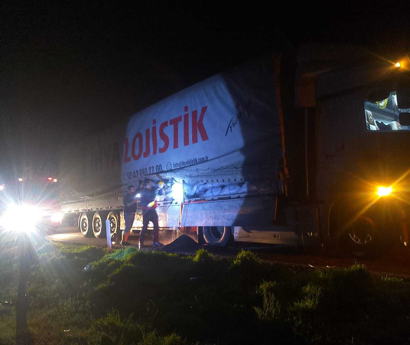 Sivas'ta Fındık Kabuğu Yüklü Tir'da Yangın Paniği-1