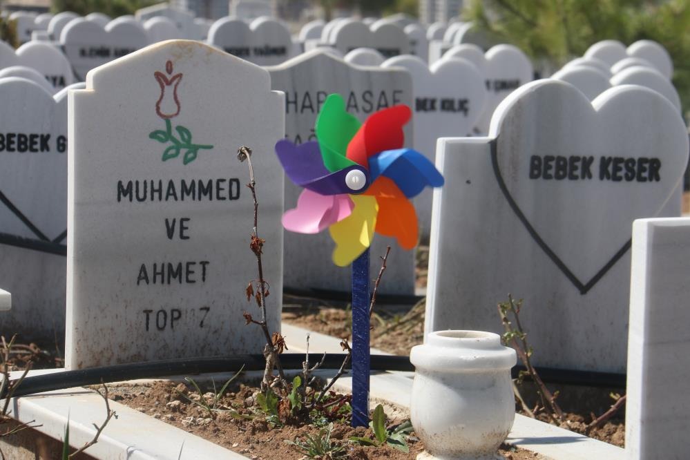 Sivas'ta İsimsiz Ve Kimsesiz Bebeklerin Mezar Taşlarındaki Acı Gerçek4