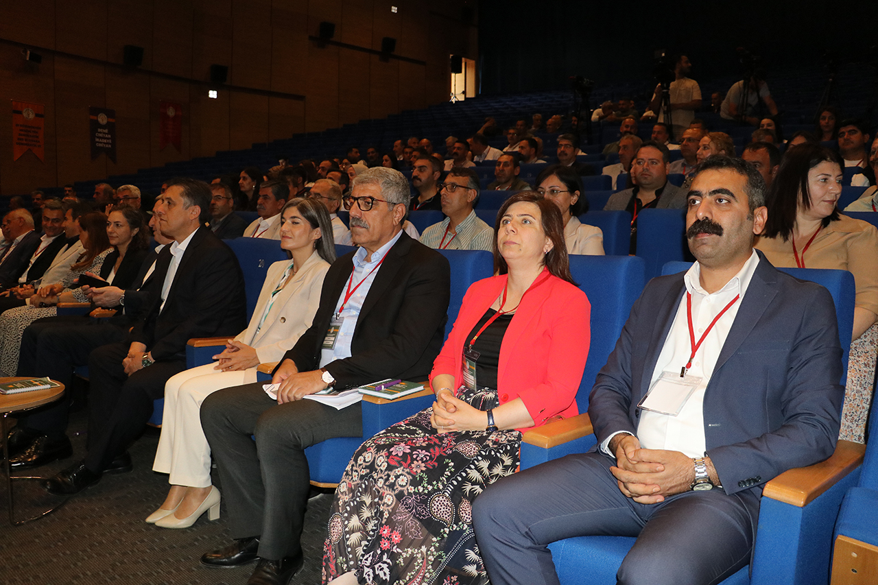 DEM'li Bakırhan: Yeni bir dile ihtiyaç var! 