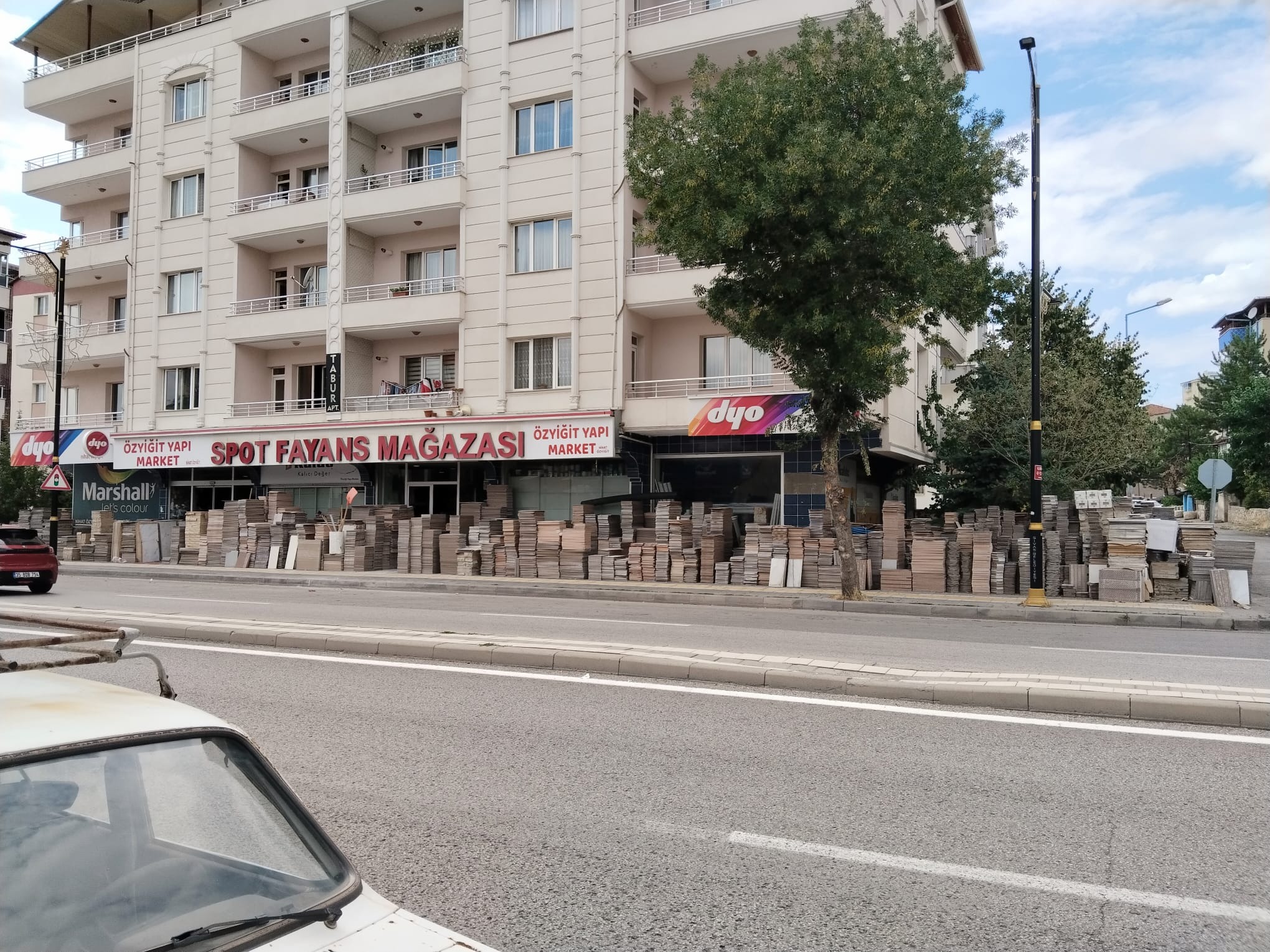 Sivas'ta kaldırım işgali sorunu büyüyor: Vatandaş tepkili