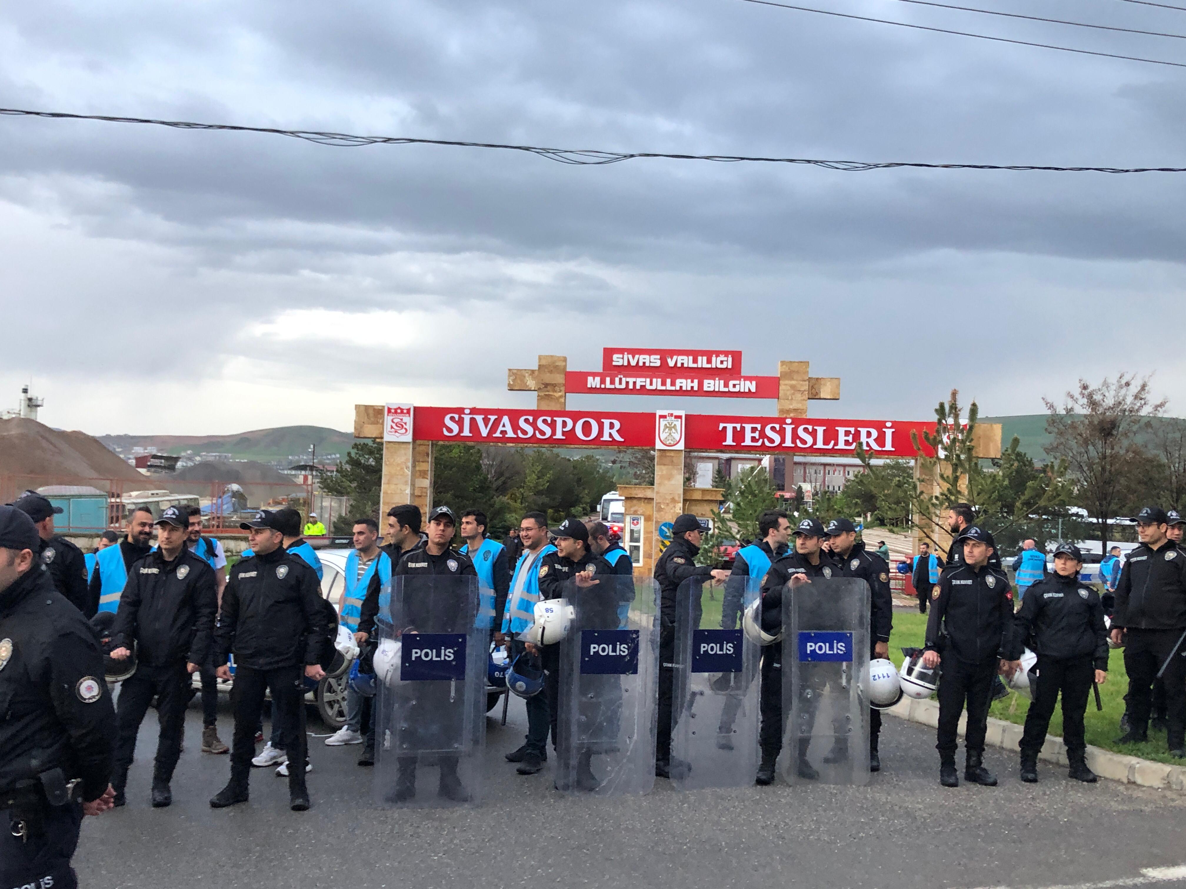 Sivasspor Taraftarı Tesislere Yürüdü-1