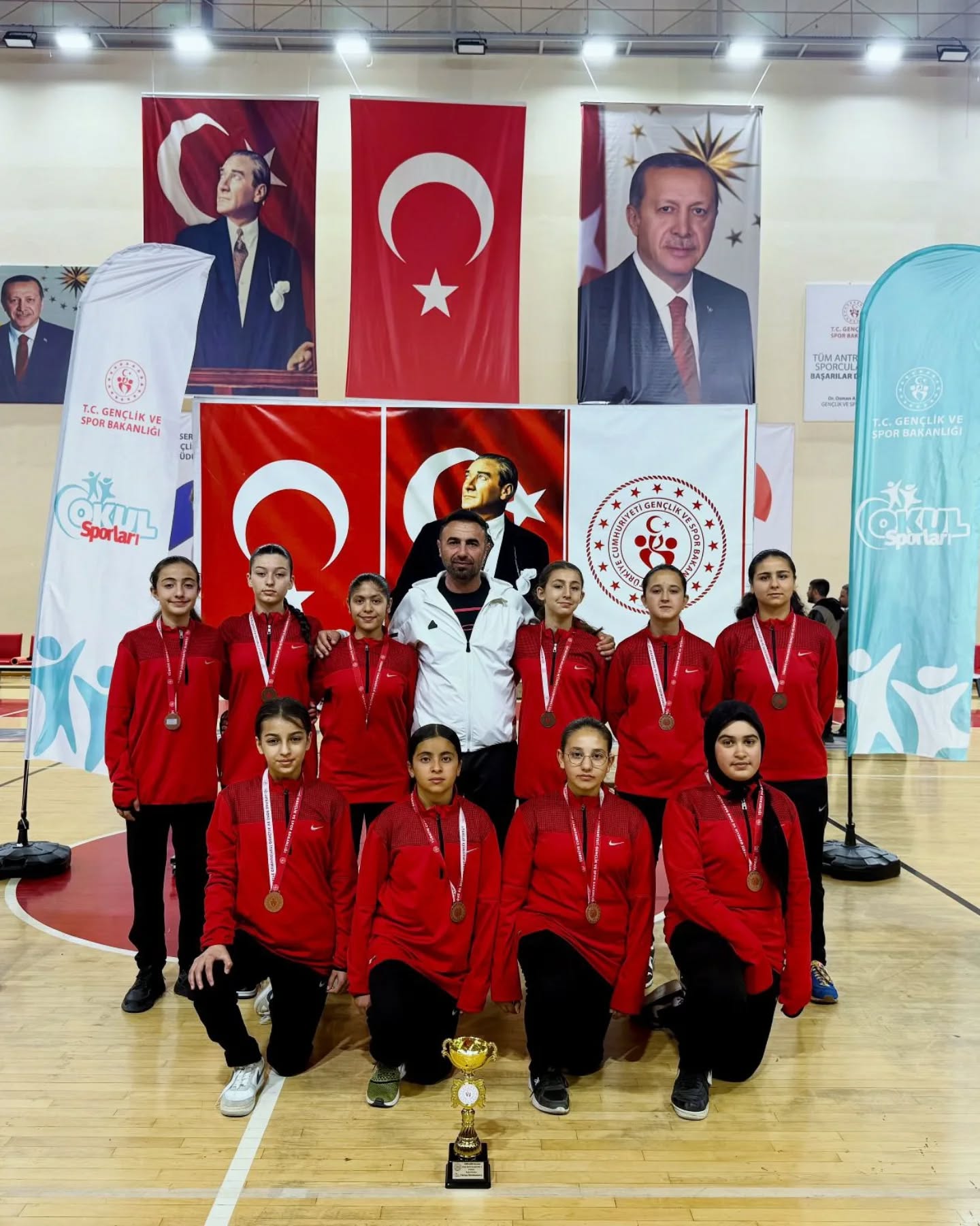 Sivas'ta 30 Öğrencili Köy Okulu, Futsalda Türkiye Dördüncüsü Oldu!