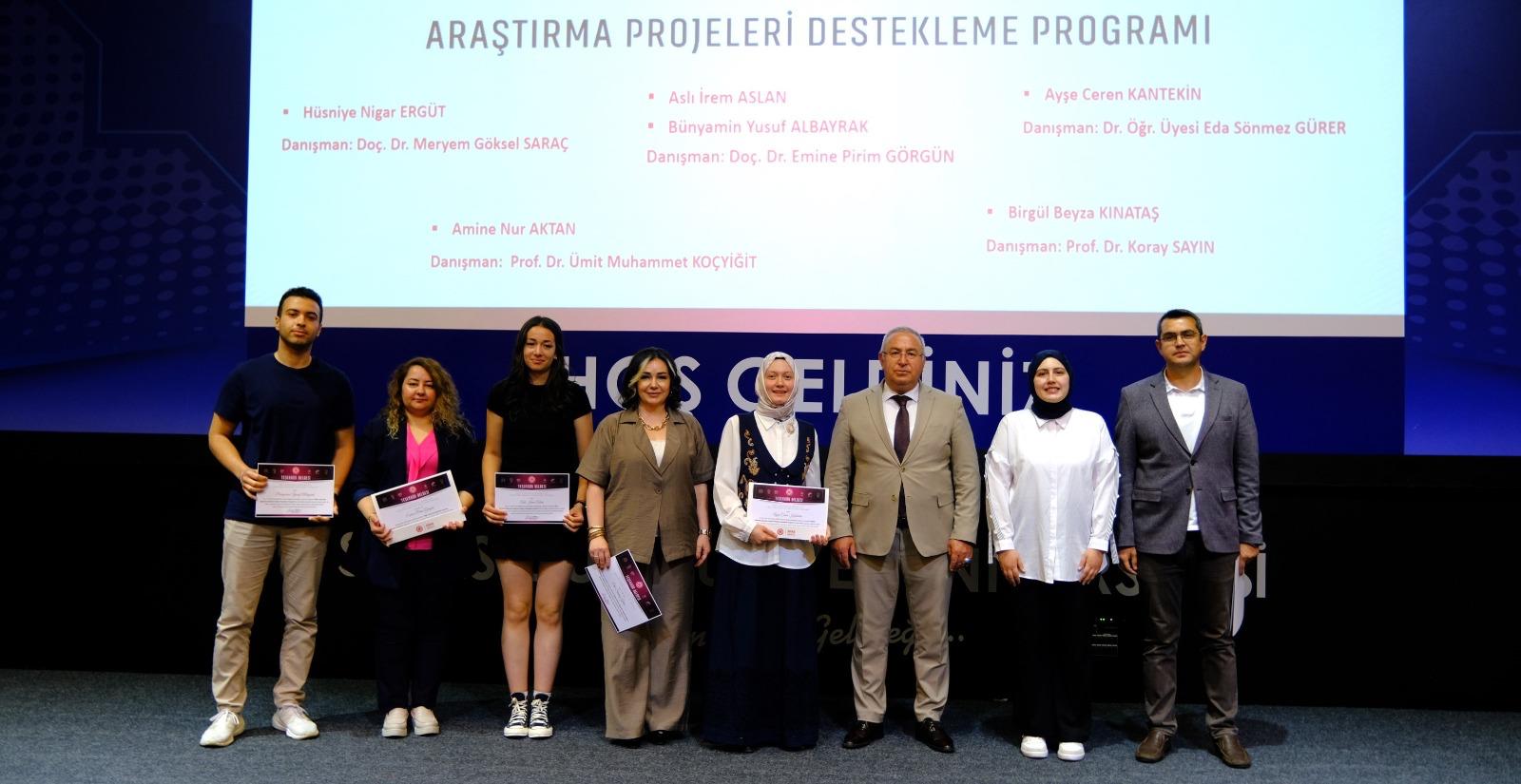 Sivas Cumhuriyet Üniversitesi’nde Öğrenci Başarıları Ödüllendirildi