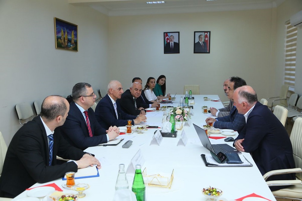 Rektör Şengönül Azerbaycan'da temaslarda bulundu 