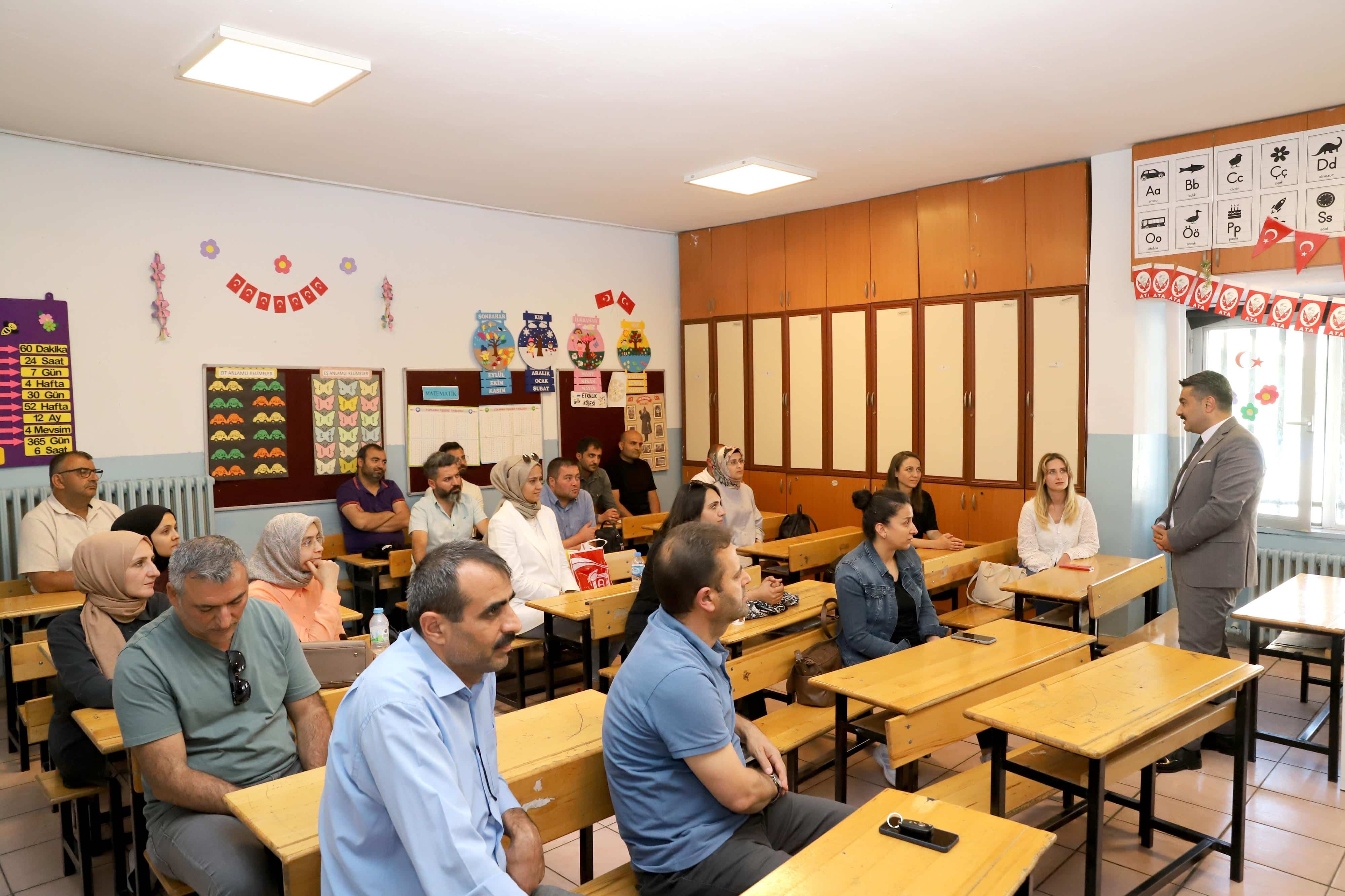Sivas'ta Öğretmenlere  Seminer