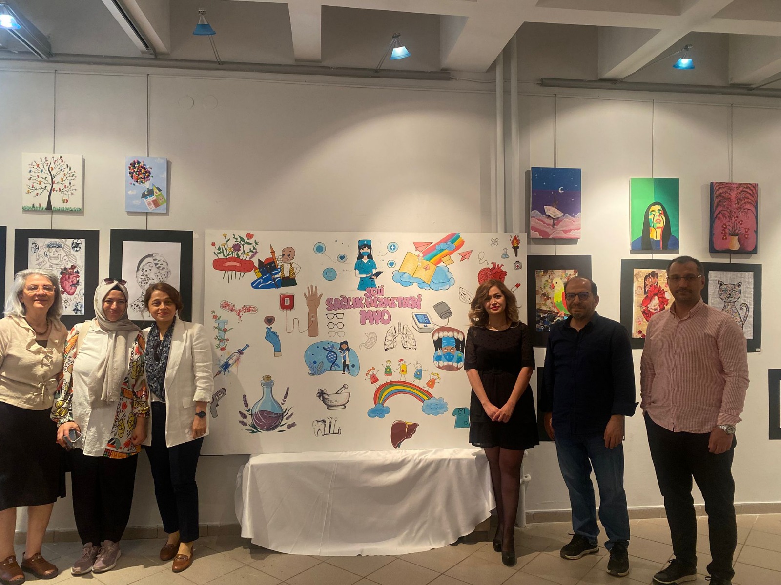 Sanat ve Sağlık Buluştu: SCÜ’de Tıp Temalı Resim Sergisi