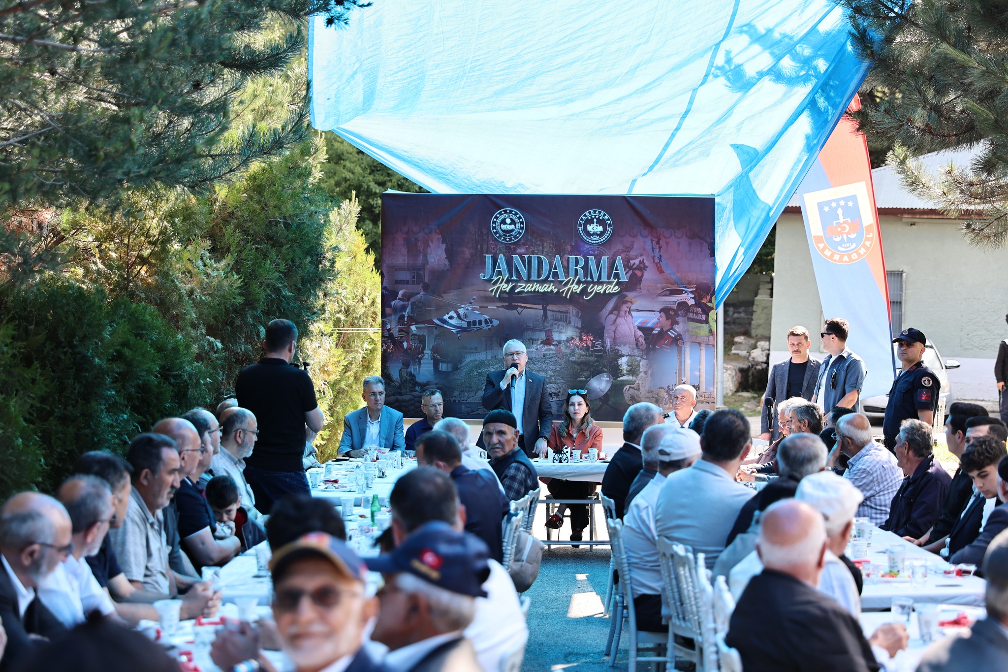 Sivas'ta Jandarma'dan Şehit Ailelerine Babalar Günü'nde Vefa Buluşması