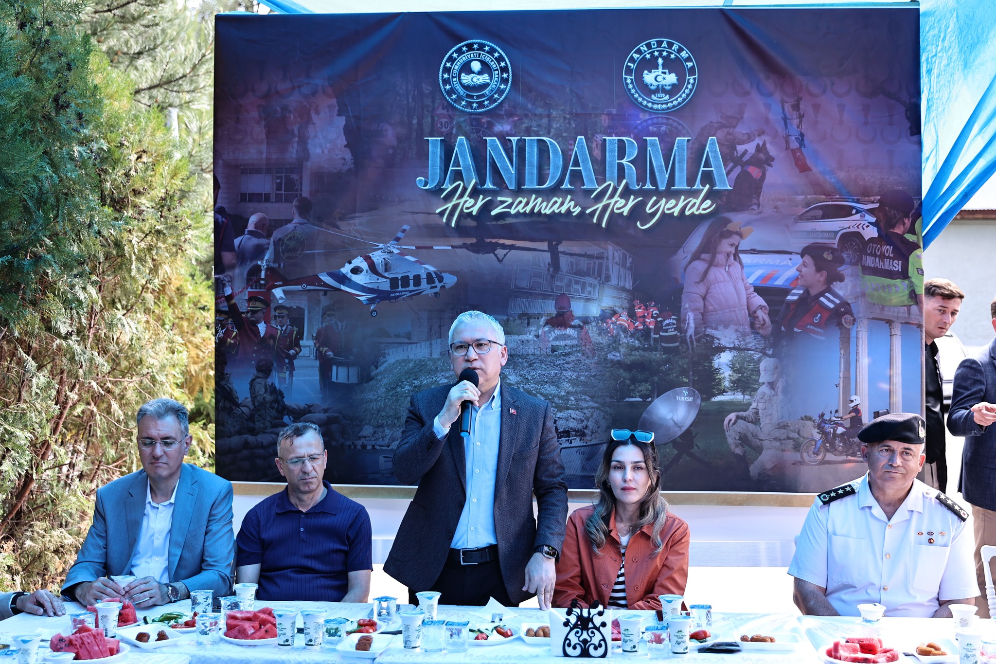 Sivas'ta Jandarma'dan Şehit Ailelerine Babalar Günü'nde Vefa Buluşması