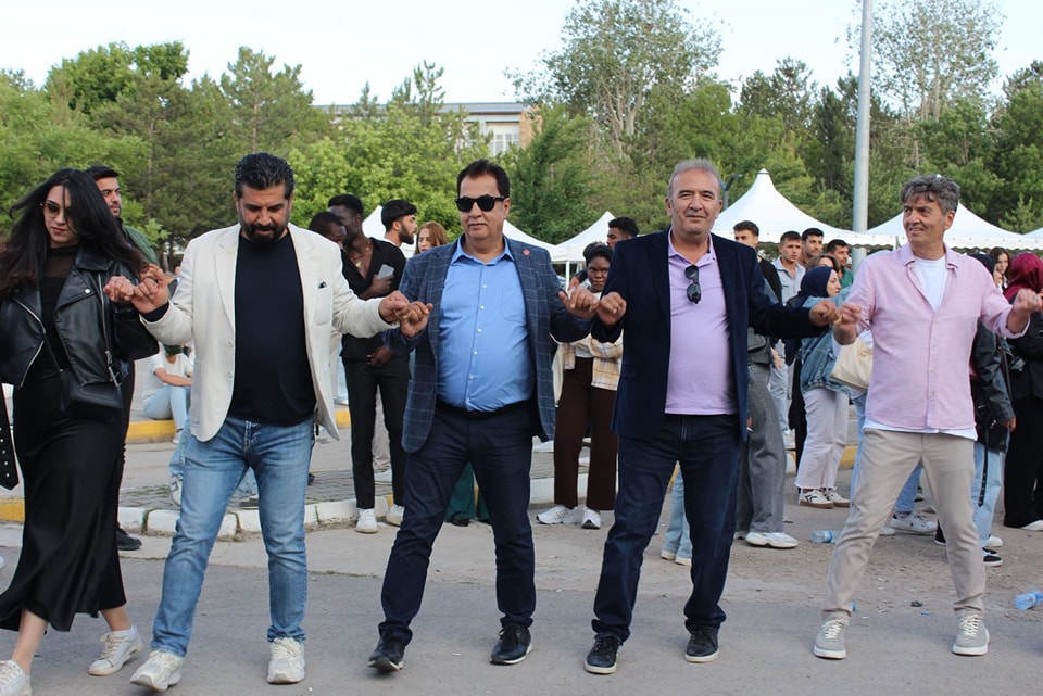 Sivas'ta Gençlik Festivali kampüsü şenlik alanına çevirdi! 
