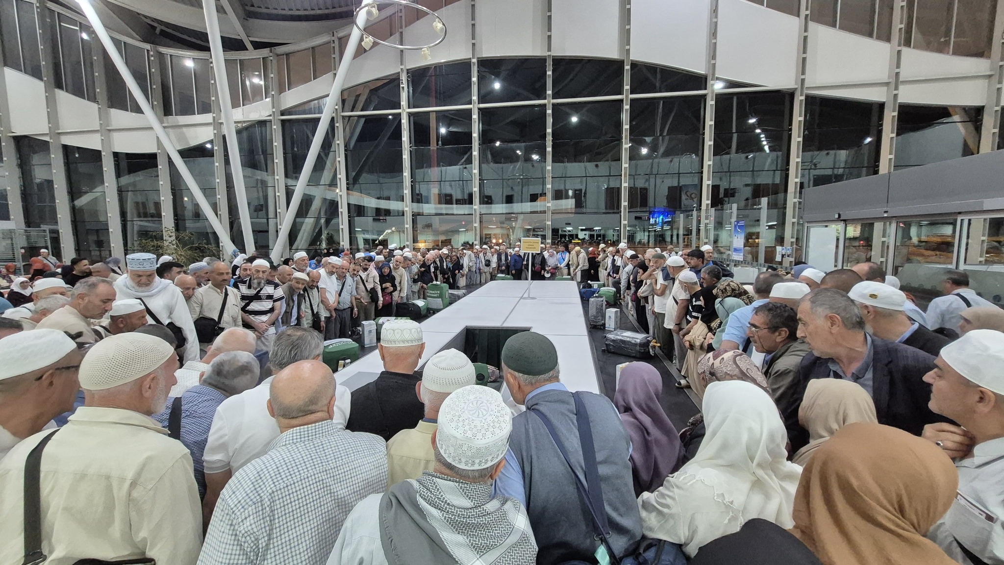 Sivaslı hacılar yurda döndü! 